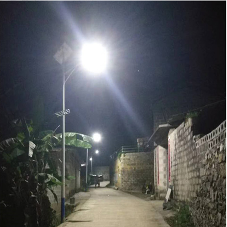 太陽能路燈不亮大都是蓄電池報廢--太陽能路燈維修怎樣選擇蓄電池呢？